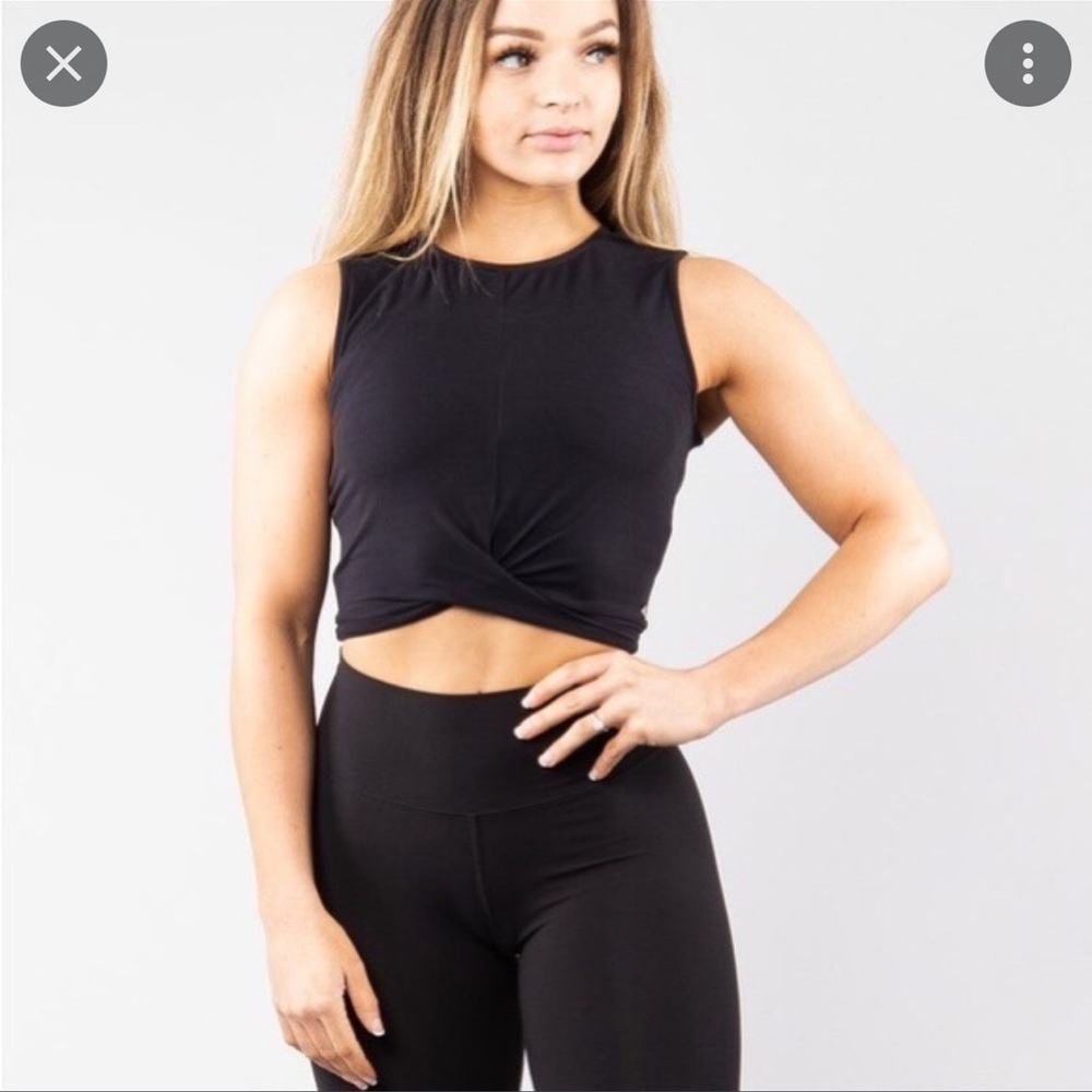 BuffBunny Black Crop